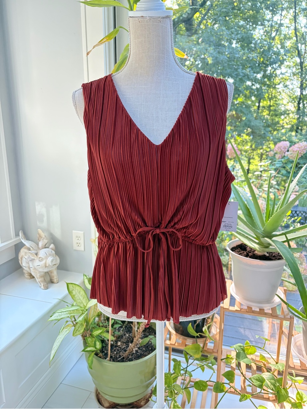 Nine West Sleeveless Pleated V-Neck Top